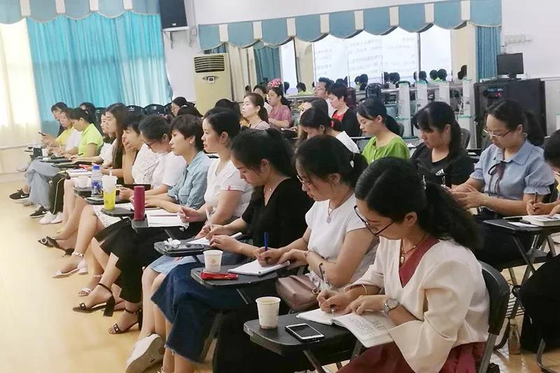 聚焦課程建設(shè)，提高品質(zhì)發(fā)展