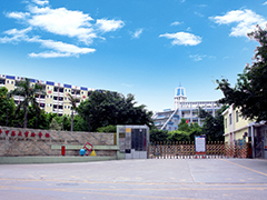深圳市龍華中英文實(shí)驗(yàn)學(xué)校獲“深圳市優(yōu)質(zhì)民辦學(xué)校年度獎(jiǎng)”，并獲《南方都市報(bào)》專版報(bào)道